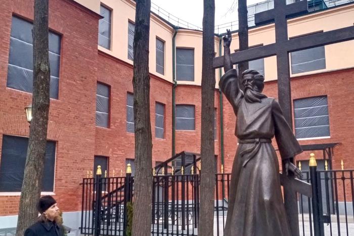 Протопоп Аввакум теперь благословляет и в Москве