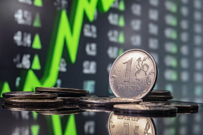 Шаловливый деревянный: укрепится или ослабнет к доллару и евро отечественная валюта к новогодним праздникам