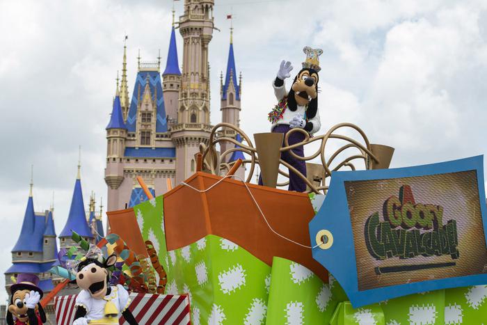 Всемирно известный парк развлечений повышает цены. Увидеть замок Золушки теперь не всем по карману