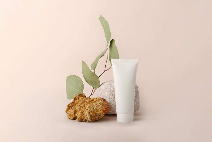 Косметика с пробиотиками: что это такое и зачем коже ферменты