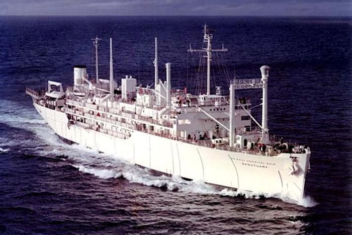 Полвека назад западные женщины стали служить на боевых кораблях. Но на нашем флоте почин не поддержали