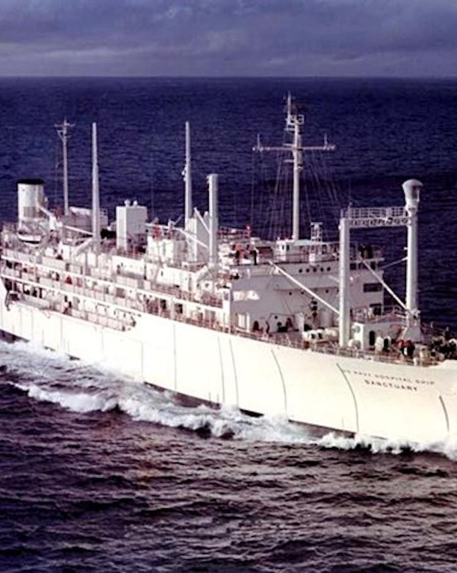 Полвека назад западные женщины стали служить на боевых кораблях. Но на нашем флоте почин не поддержали