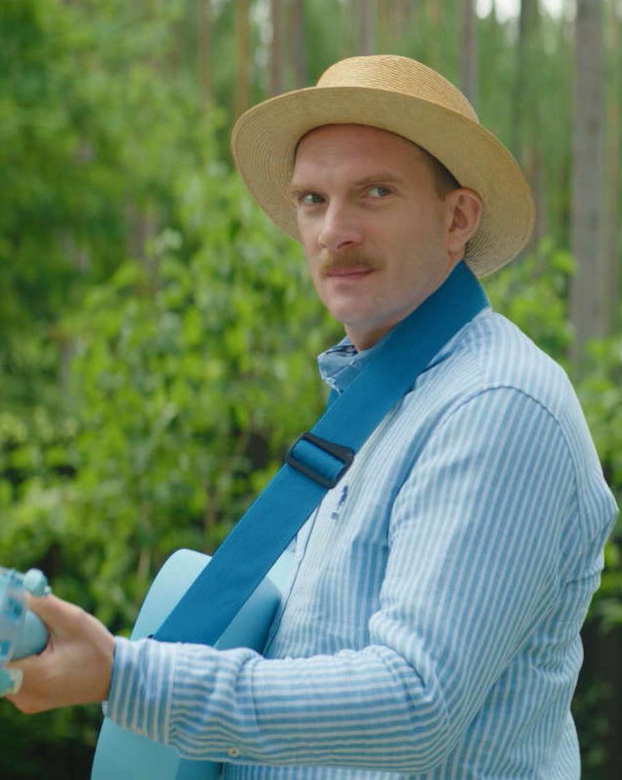 Как выглядела бы жизнь на перемотке? Новый герой Андрея Бурковского пережил это на себе