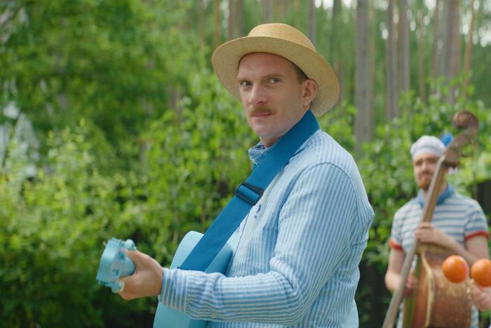 Как выглядела бы жизнь на перемотке? Новый герой Андрея Бурковского пережил это на себе