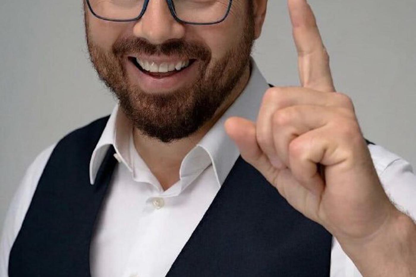 Психологу приходится быть и сыщиком, и мотиватором, и учителем. Он как Шерлок Холмс "разгадывает" людей