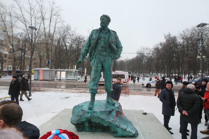 Бронзовый Фидель Кастро навечно прописался в Москве. Metro вспомнило самые яркие визиты Команданте в Первопрестольную