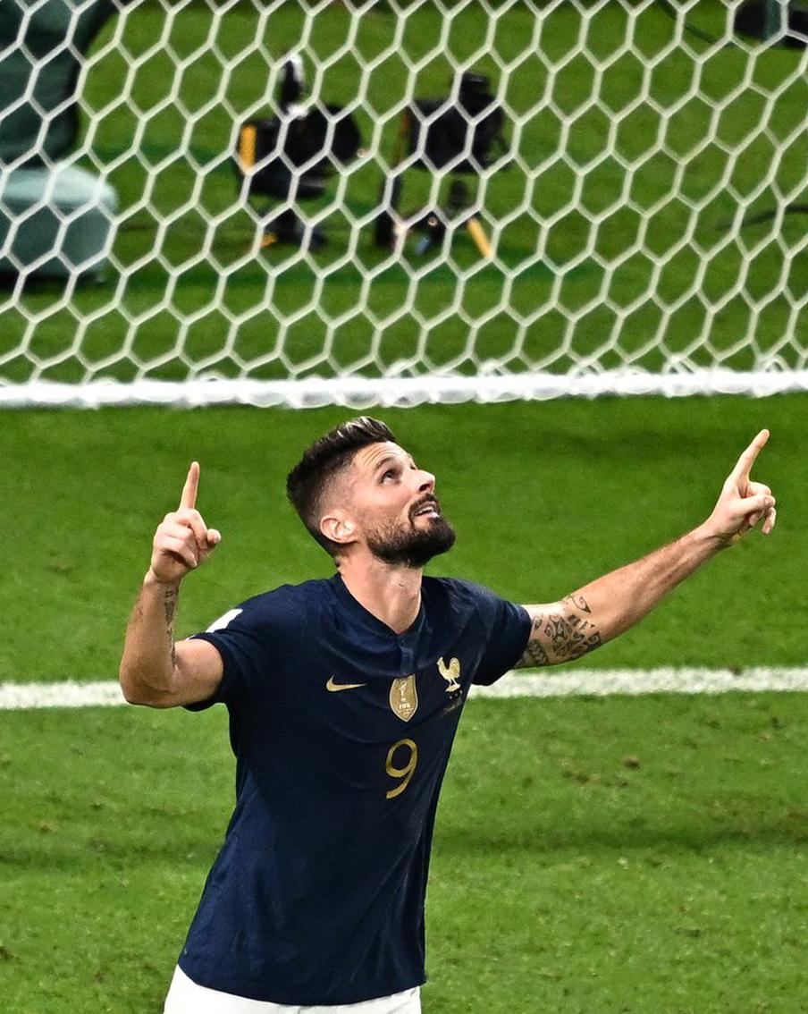 Провал Аргентины и счастье Жиру: что произошло за день на чемпионате мира по футболу