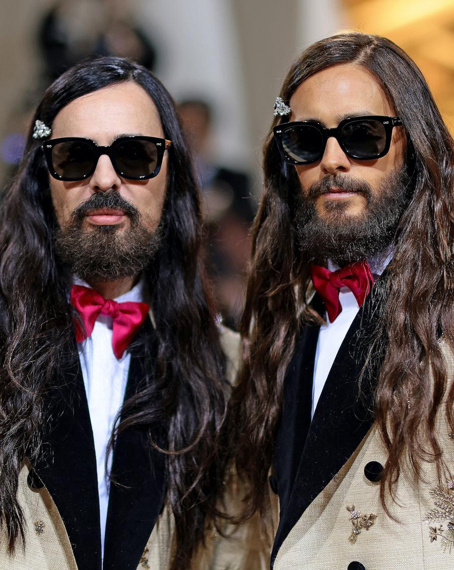 Двухголовый Джаред Лето, смирительная рубашка и толпа близнецов: самые яркие моменты эпохи Алессандро Микеле в Gucci