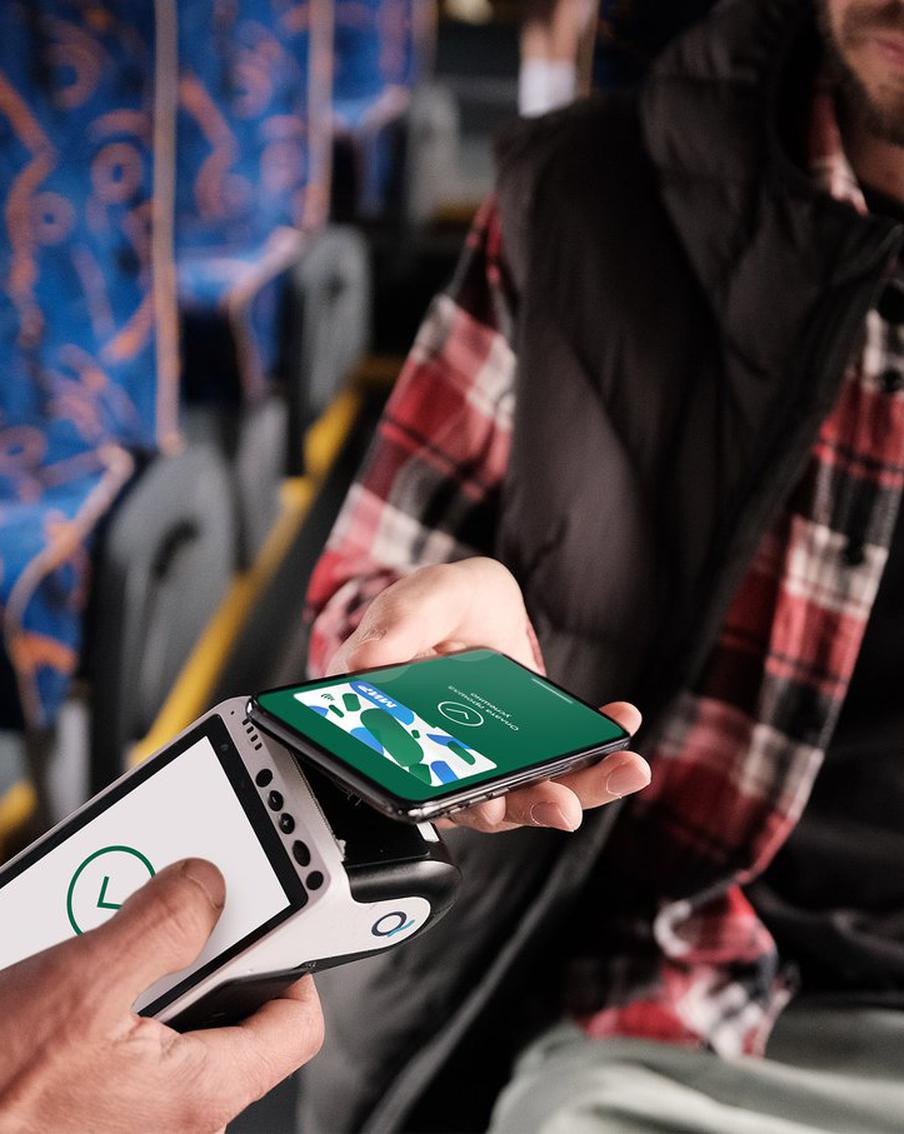 Смартфон поможет вам сэкономить: как позабыть о множестве карточек и получить выгоду за поездки на метро, автобусах и электричках