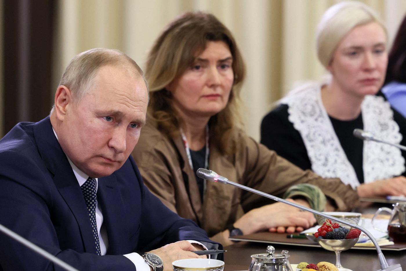 Владимир Путин лично встретился с матерями участников спецоперации