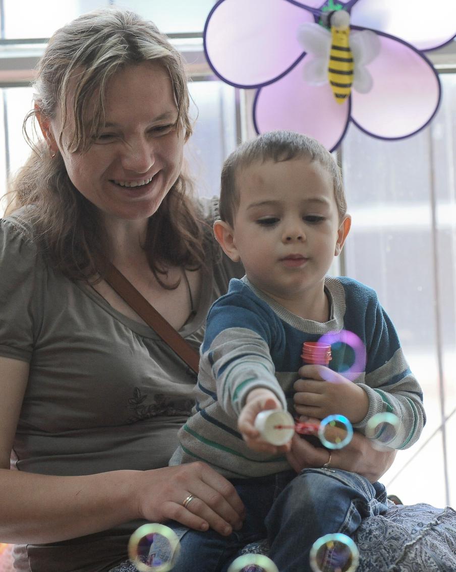 Семейная политика Москвы направлена на сохранение семейных ценностей. Действует большой комплекс поддерживающих мер для будущих мам и семей с детьми