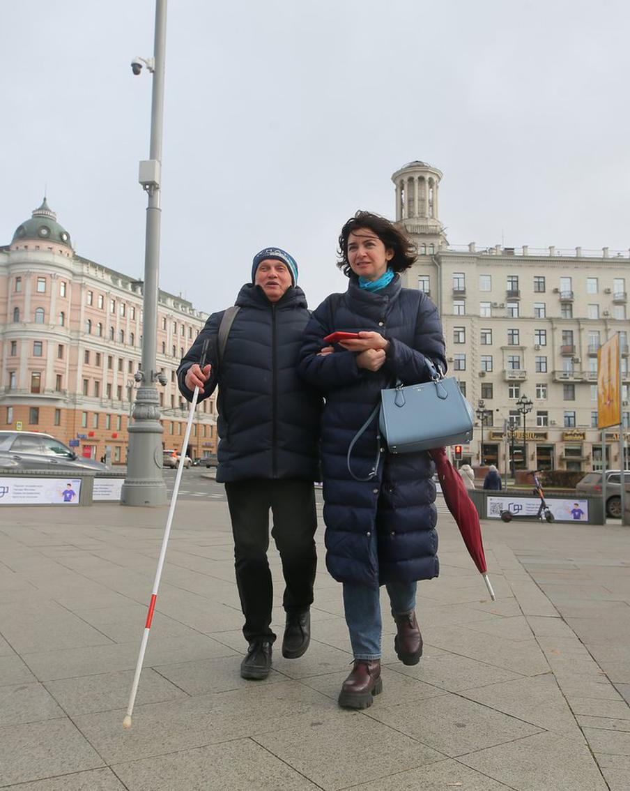 Один день на ощупь: причащаемся, гуляем, танцуем