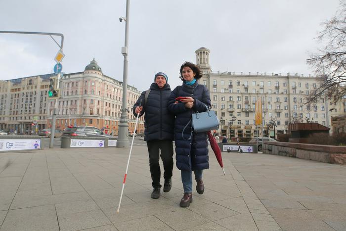 Один день на ощупь: причащаемся, гуляем, танцуем