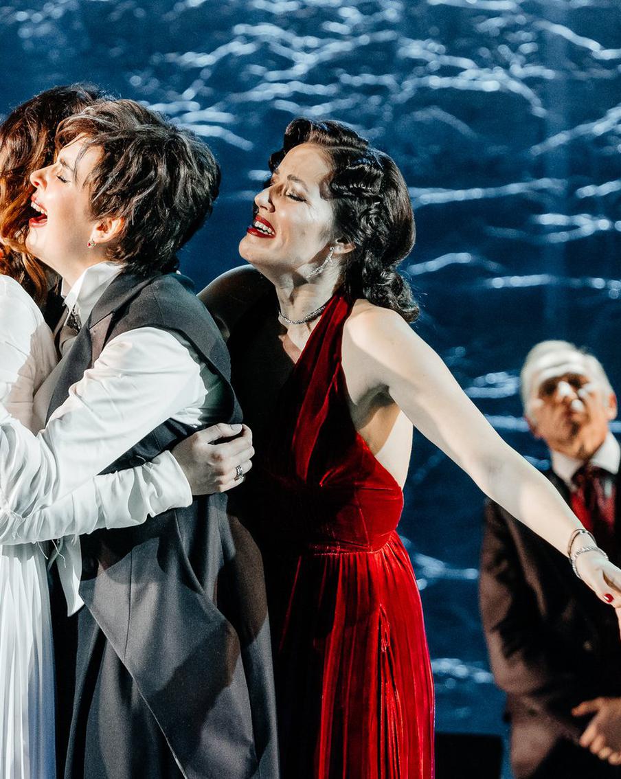 Московский академический театр сатиры представил премьеру спектакля "Невольницы" по комедии Александра Островского