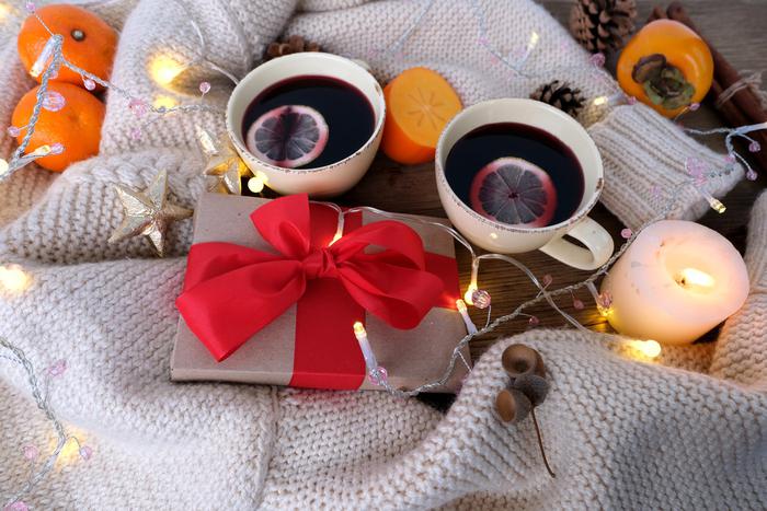 Купить свитер с оленями, объесться хурмой и не только... Metro составило обязательный список дел для читателей на декабрь