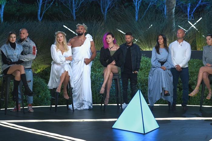 Влюбись, даже если противно. Разбираем по косточкам новое реалити-шоу про любовь