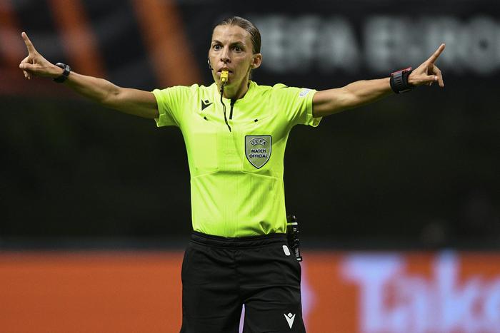 Матч мужского ЧМ впервые доверили женщине: рассказываем, кто такая Стефани Фраппар