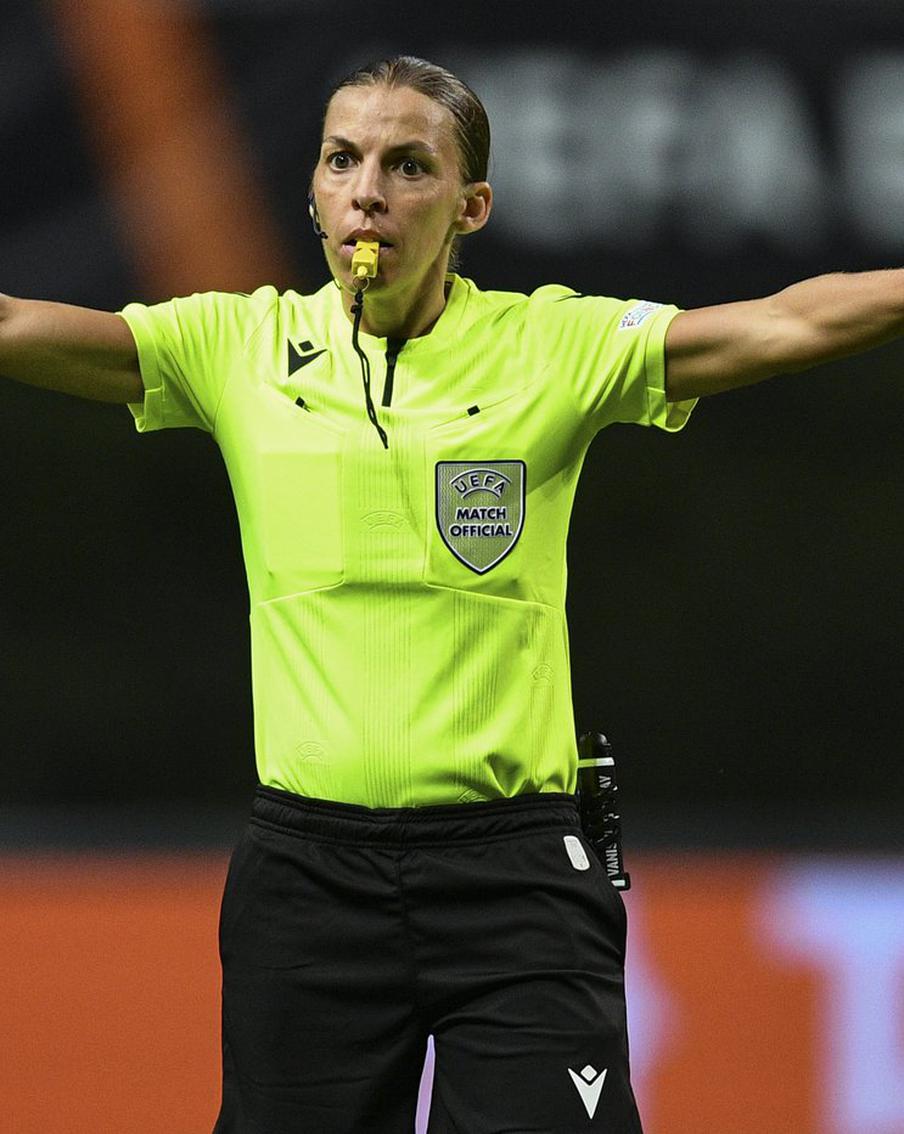 Матч мужского ЧМ впервые доверили женщине: рассказываем, кто такая Стефани Фраппар