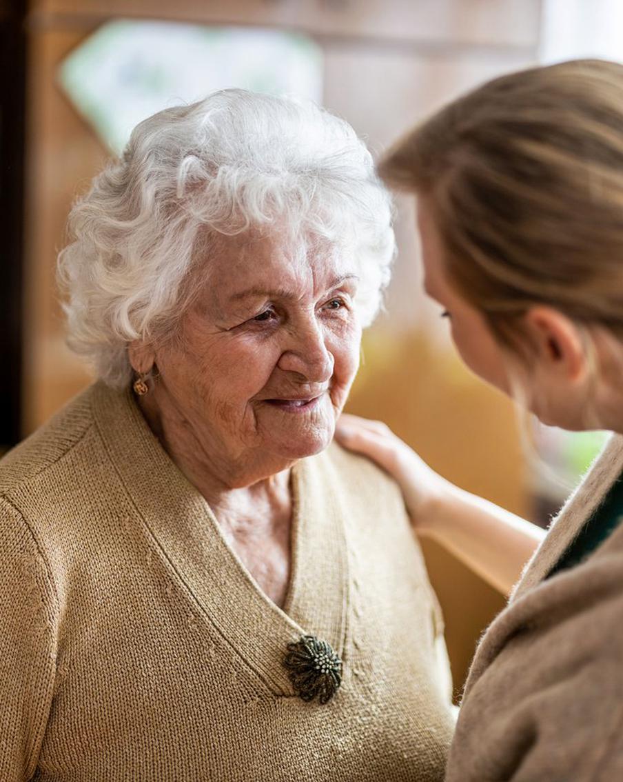 Пожилые люди как никогда нуждаются в помощи своих детей. Причём эта помощь может быть самой разной