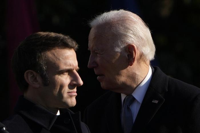 Россия возвращает пленных, Макрон призвал США "стать братьями": хроника очередных событий украинского кризиса