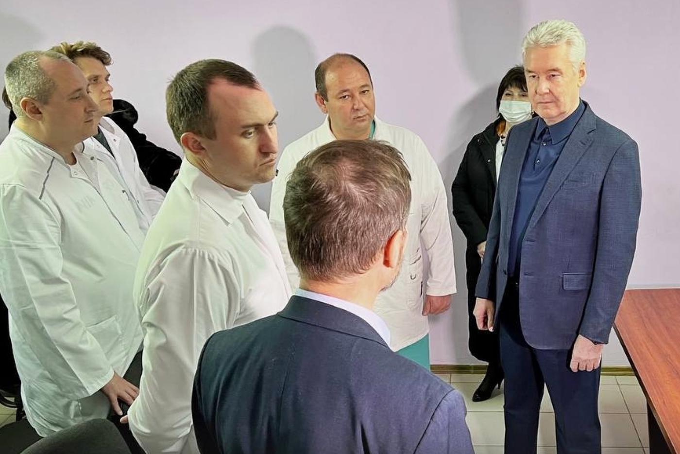 Мэр Москвы Сергей Собянин сделал заявление после встречи со столичными врачами в Луганске