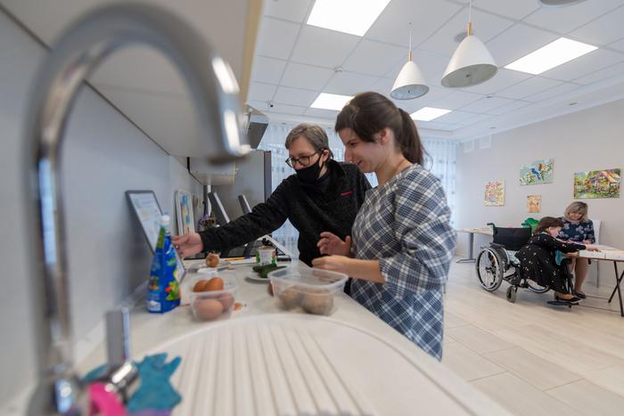 В Москве развиваются программы помощи для людей с ментальными особенностями. Специалисты из разных областей готовят к самостоятельной жизни