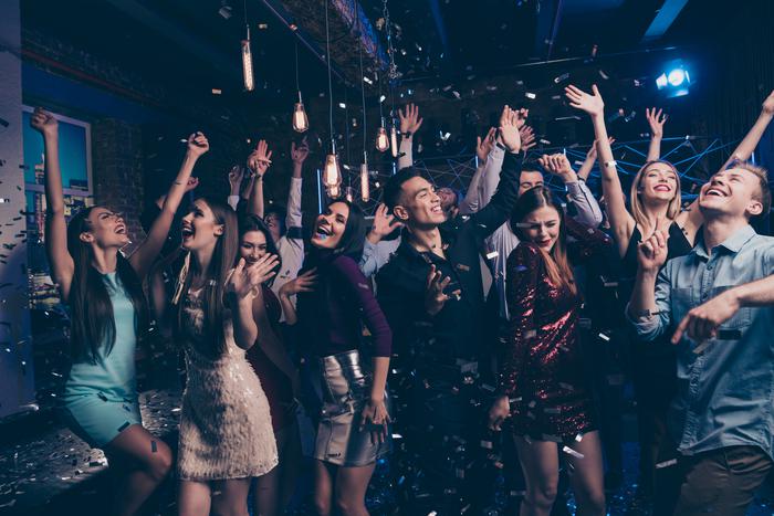 Время не то: больше половины россиян останутся без корпоративных праздников