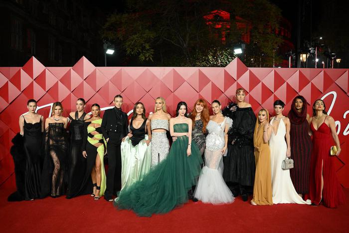 Все модные сливки общества собрались в Лондоне на премии British Fashion Awards