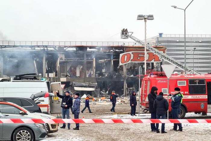 Гипермаркет OBI в "Мега Химки" полностью сгорел: Metro выяснило подробности у очевидцев