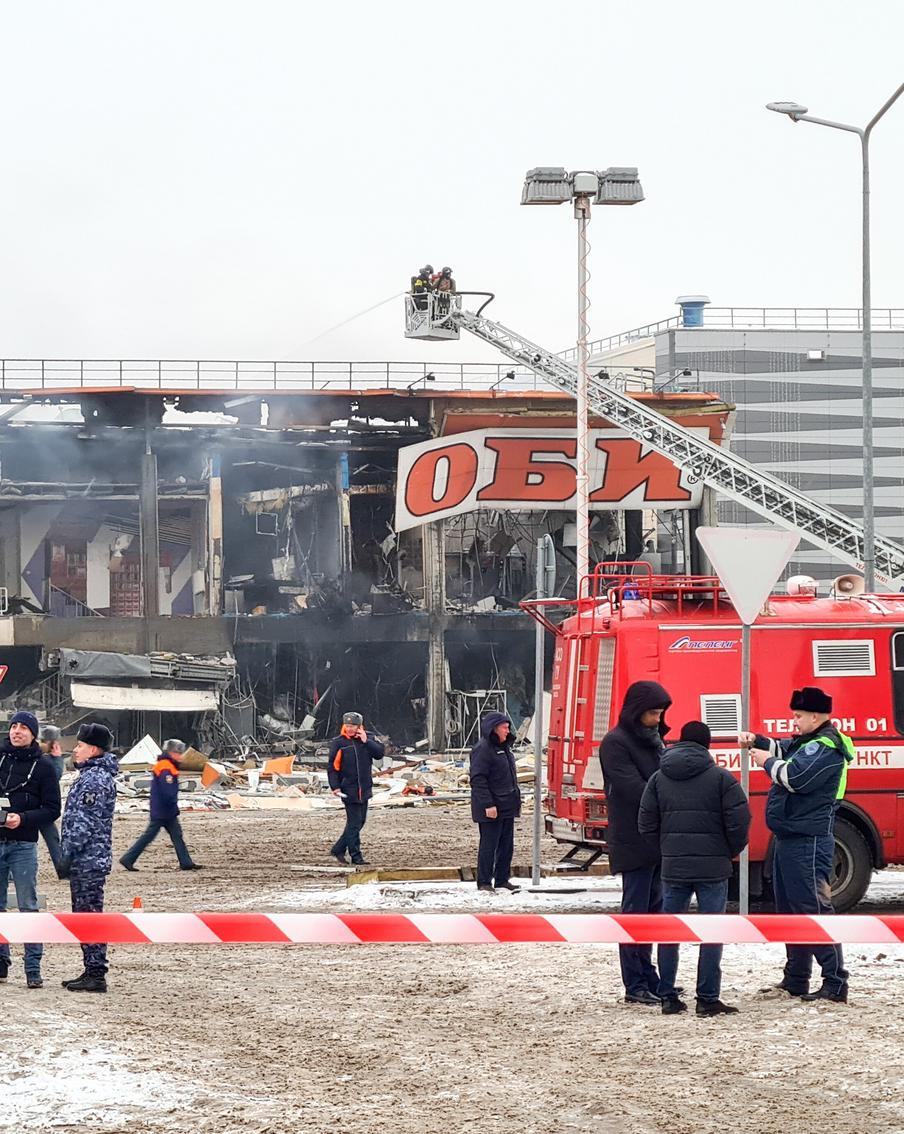 Гипермаркет OBI в "Мега Химки" полностью сгорел: Metro выяснило подробности у очевидцев