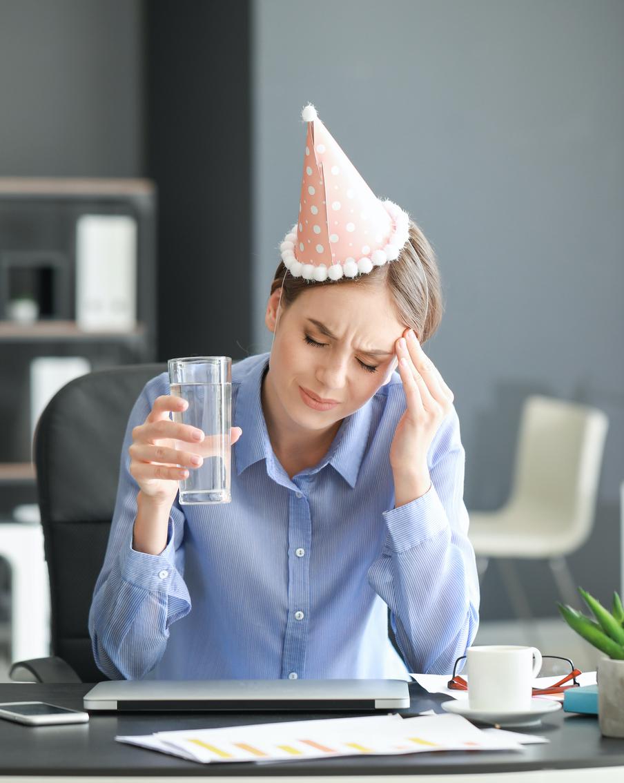 Как прийти в себя после корпоратива? 5 советов, которые сделают вас "огурчиком"