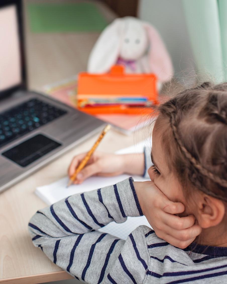 Порой детям просто не обойтись без помощи репетитора. Но как его выбрать правильно?