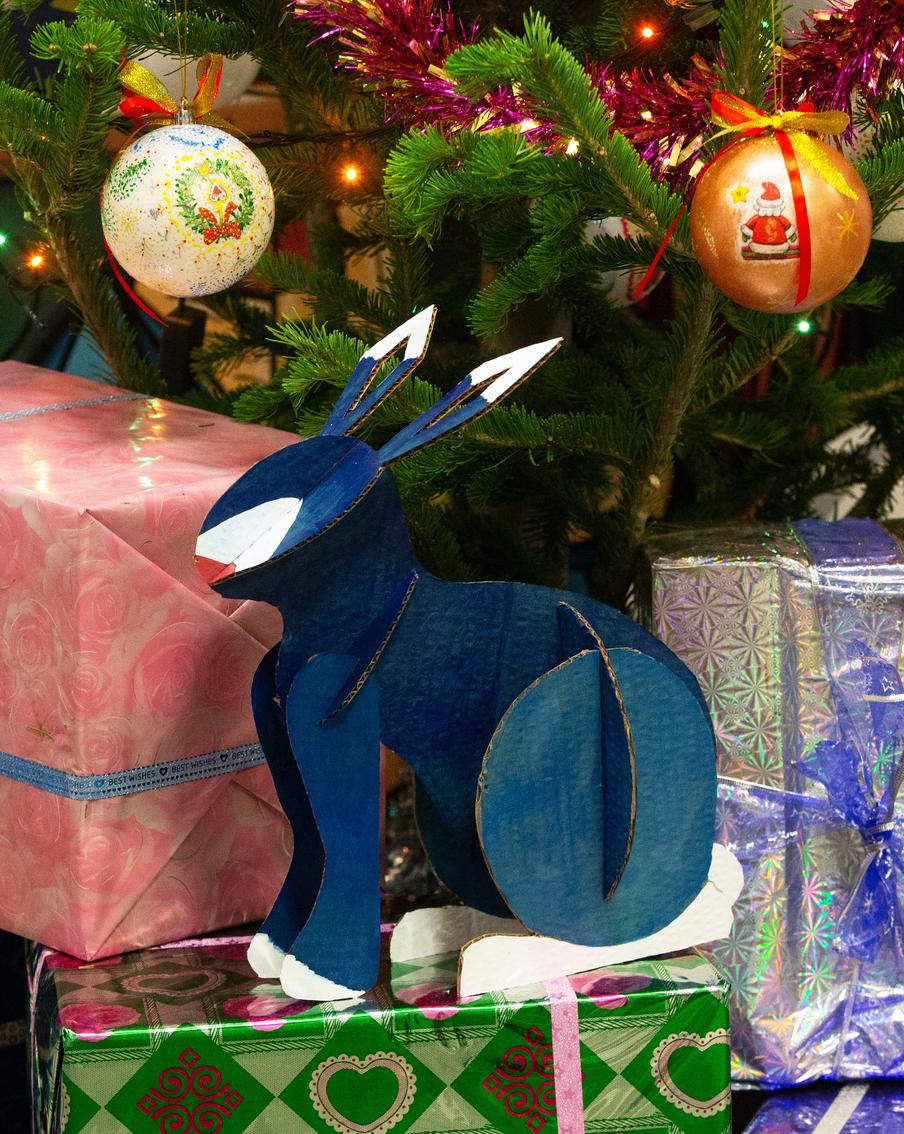 Готовимся к Новому году вместе с Metro. Делаем символ года из картона и украшаем дом