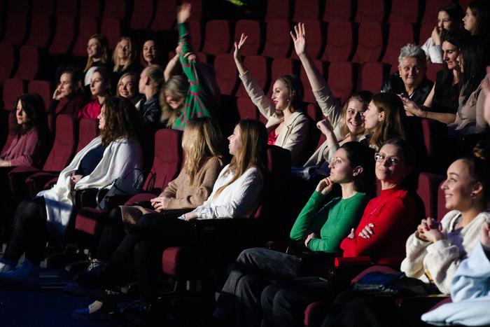 "Я в ресурсе": как в Москве учат управлять энергией и приманивать богатство