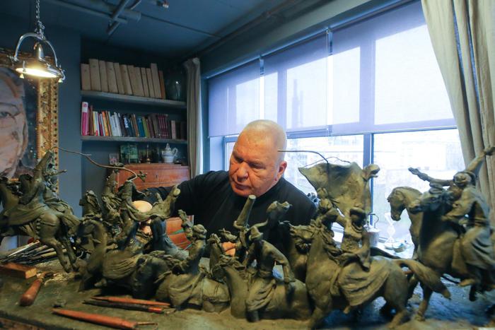 В мастерской Александра Рукавишникова Metro отыскало любимую скульптуру Путина