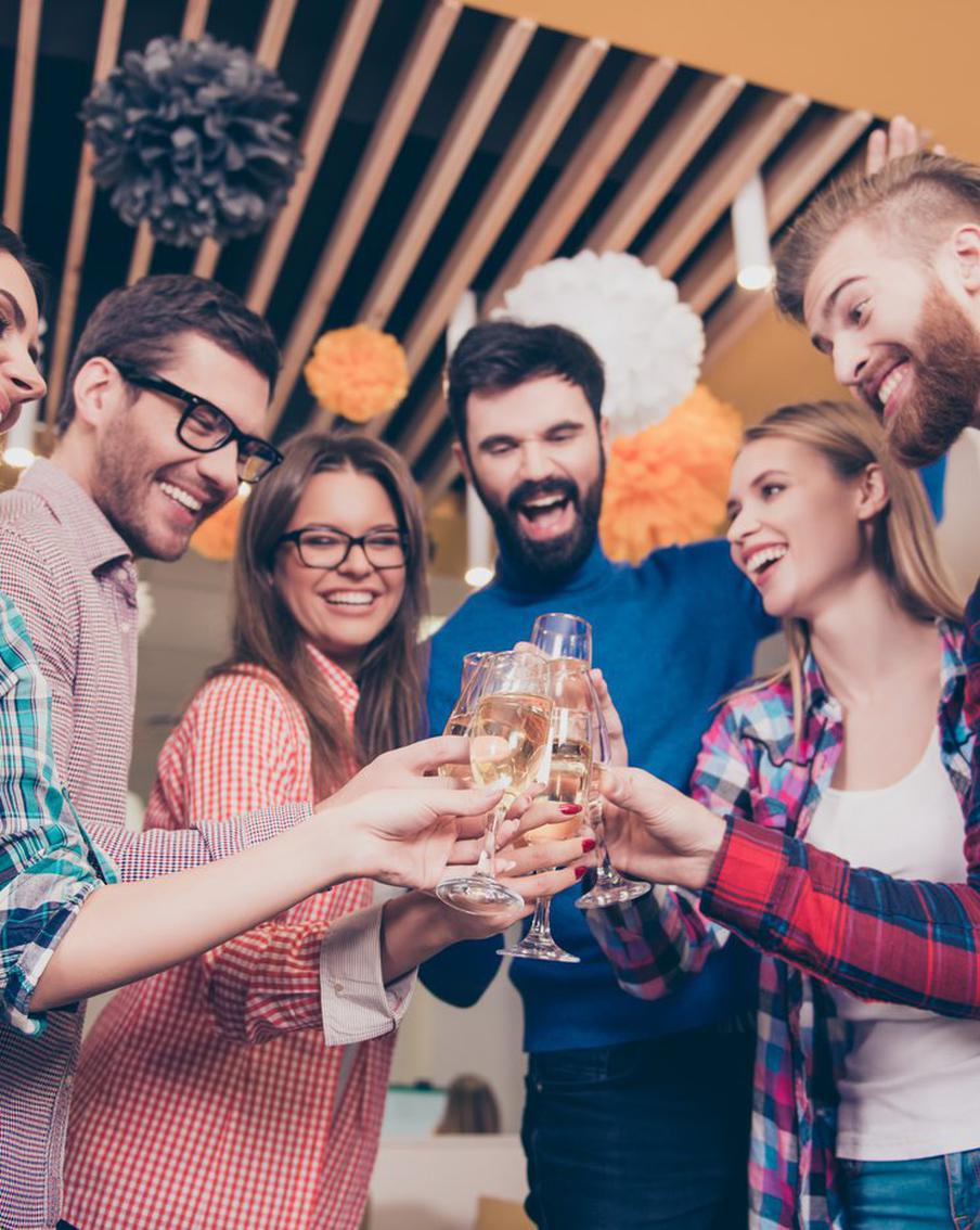 Корпоратив сплачивает коллектив: забавные истории об офисном торжестве