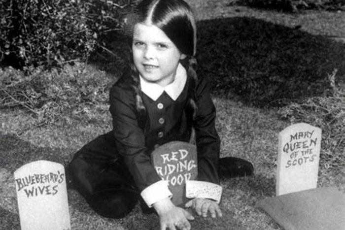 Любимец Чаплина, жена порноактёра, больной акромегалией: судьба героев сериала "Семейка Аддамс"