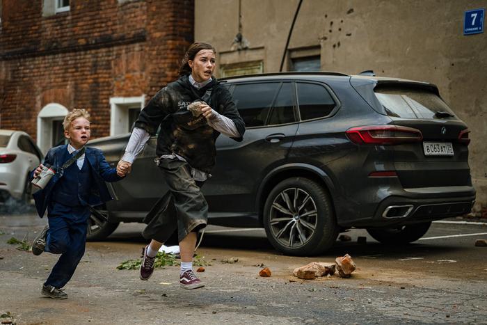 Любимую дочку космонавта метеориты обходят стороной. В прокат вышел фильм-катастрофа "Мира"