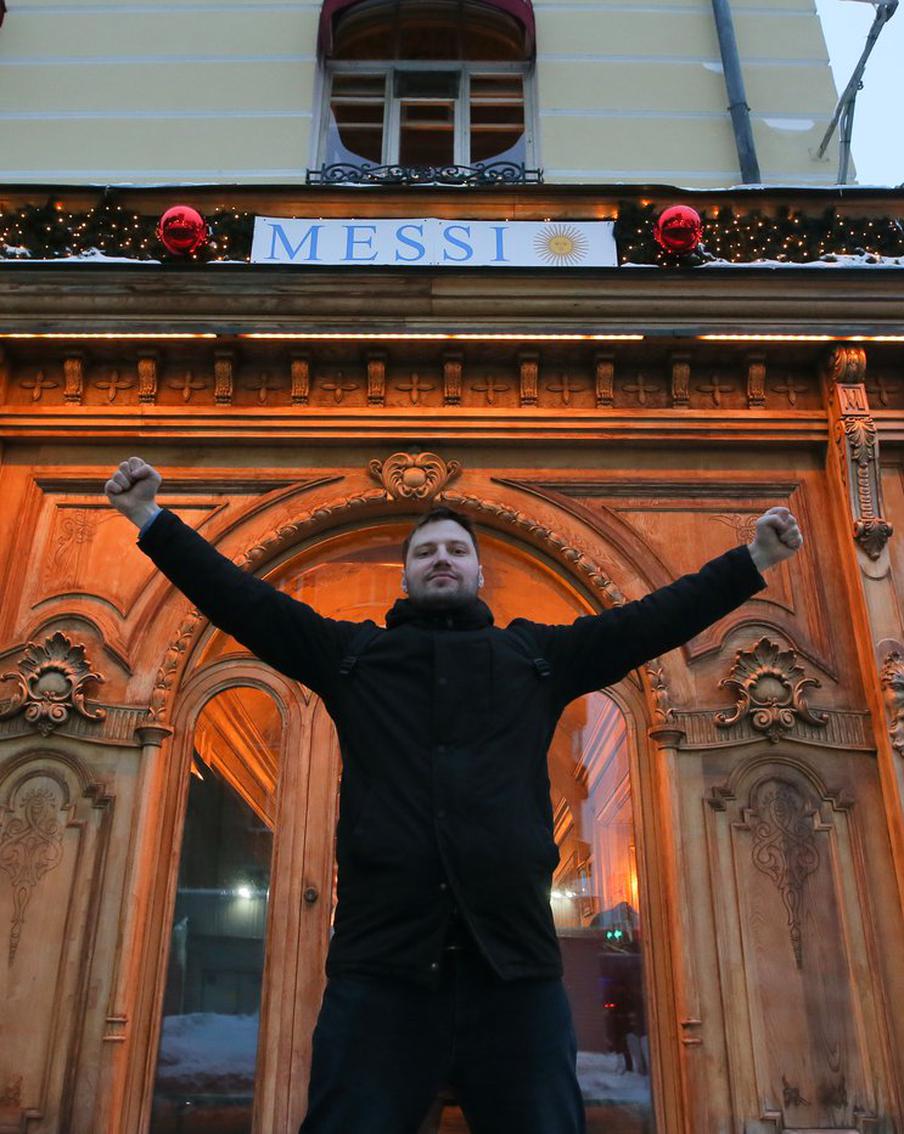 Ресторан Messi и мяч по цене квартиры. Как Москва сходит с ума по Лионелю