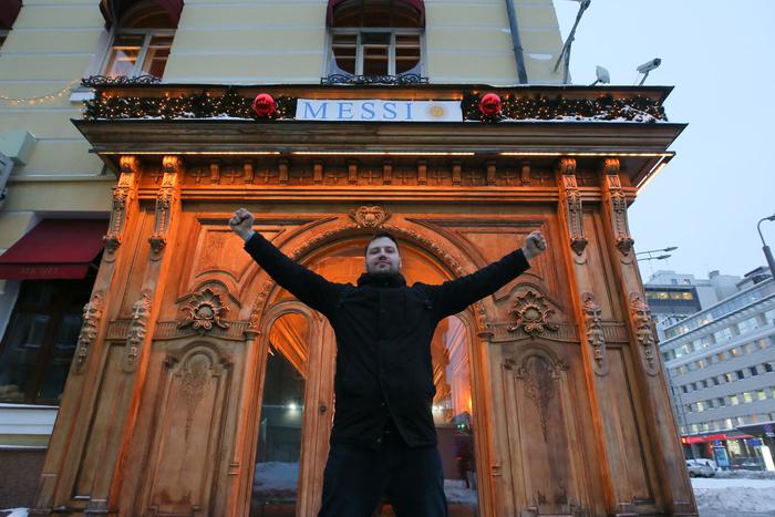 Ресторан Messi и мяч по цене квартиры. Как Москва сходит с ума по Лионелю