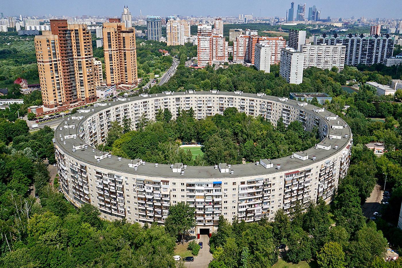 Дом расположен по адресу: Нежинская улица, 13