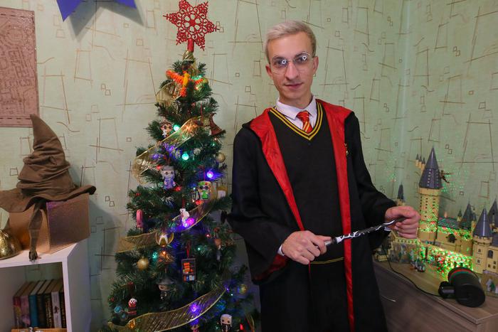 Как превратить московскую квартиру в Хогвартс. Музыкант собрал коллекцию атрибутов из саги о Гарри Поттере