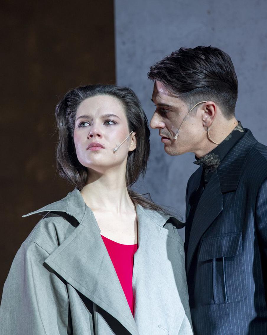 В Театре им. Моссовета поставили "БЕСприданницу". На классику посягнул художественный руководитель Евгений Марчелли