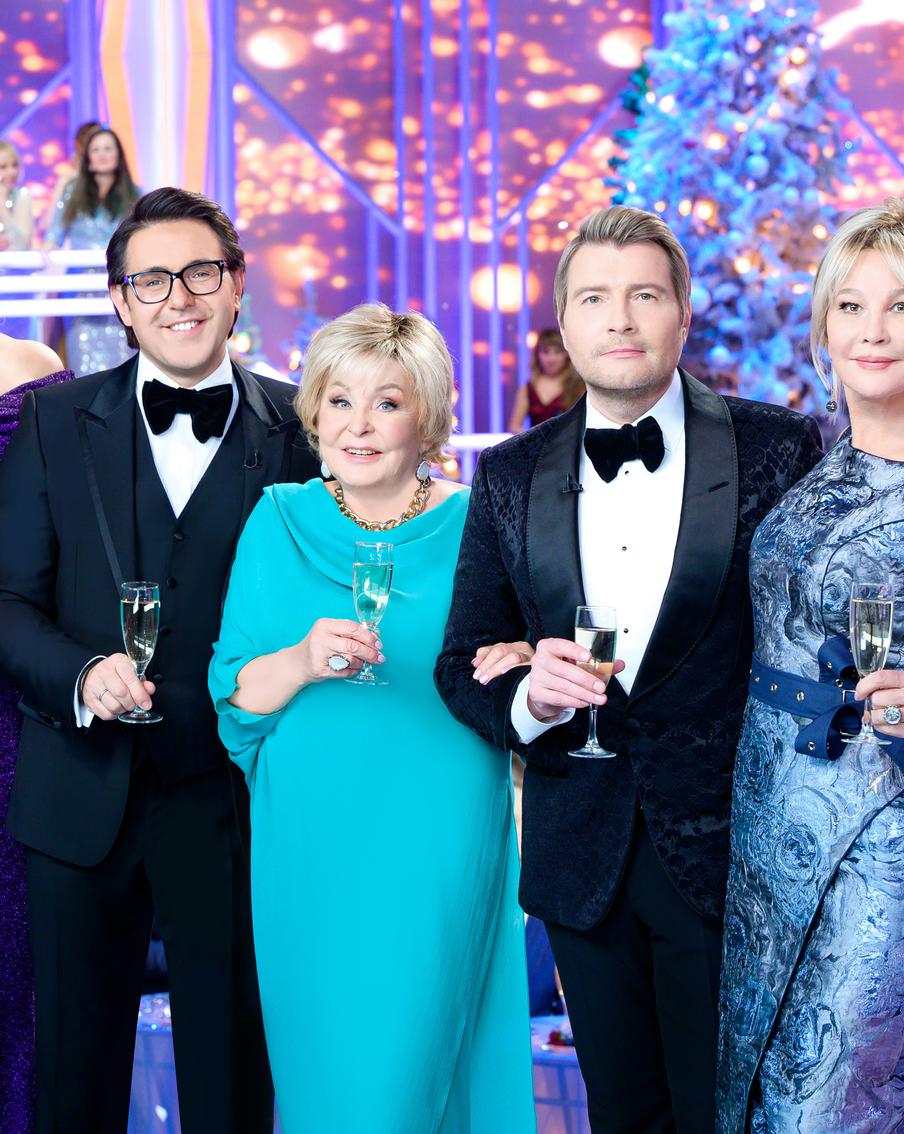 Что смотреть за оливье в компании близких: гид по новогоднему теле- и онлайн-эфиру