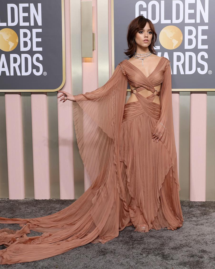 Сверкающий нюд, нежный розовый и другие тренды на красной дорожке "Золотого глобуса"