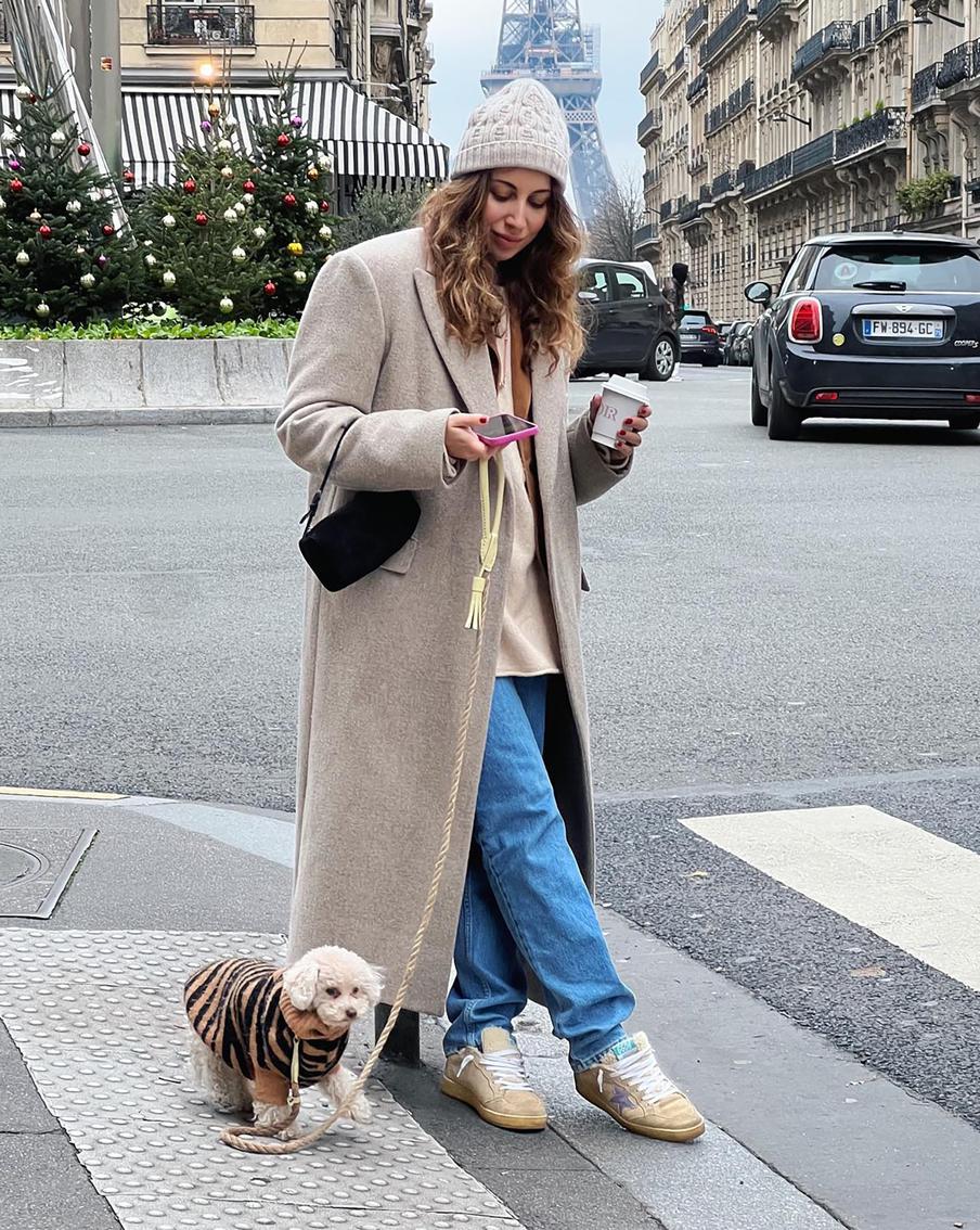 Спортивный стиль здорово сочетается с классикой, мужской – с женским, люксовый – с демократичным.