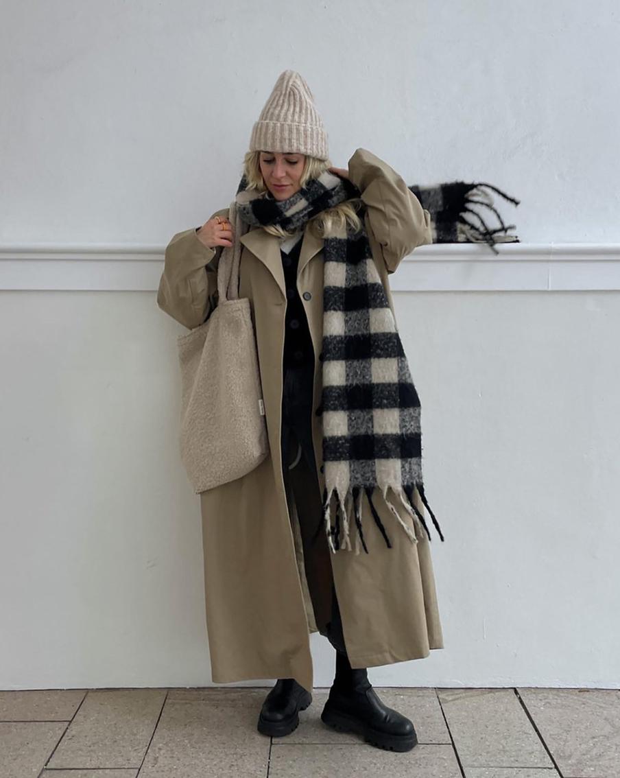 Многослойность помогает стильно обыграть базовые вещи.