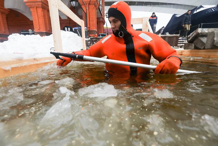 В Москве для проведения Крещенских купаний подготовят 46 площадок, на которых будут пункты обогрева и питания и постоянное дежурство медиков