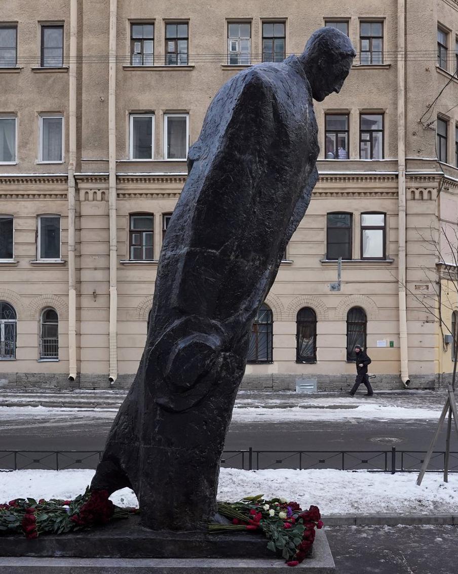 Блок на памятник: что не так со скульптурой в культурной столице