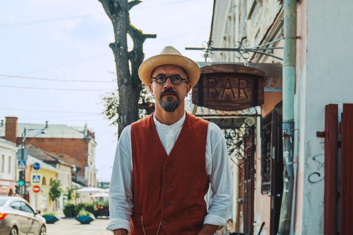 Егор Дружинин попал в клан кровопийц. Хореограф и актёр снялся во втором сезоне "Вампиров средней полосы"